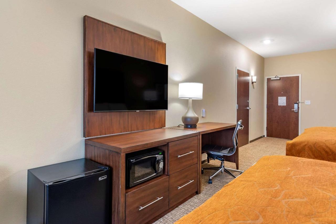 ניונאן Comfort Suites מראה חיצוני תמונה