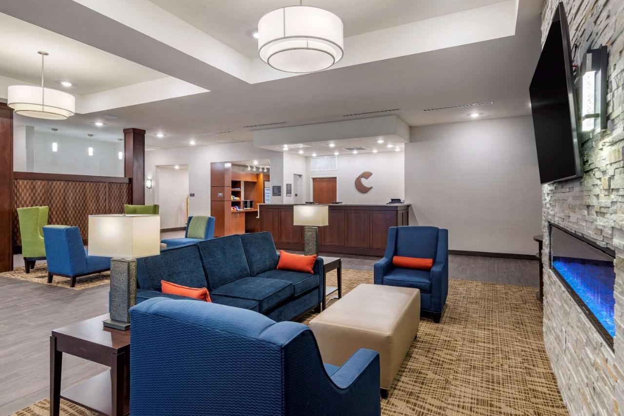 ניונאן Comfort Suites מראה חיצוני תמונה