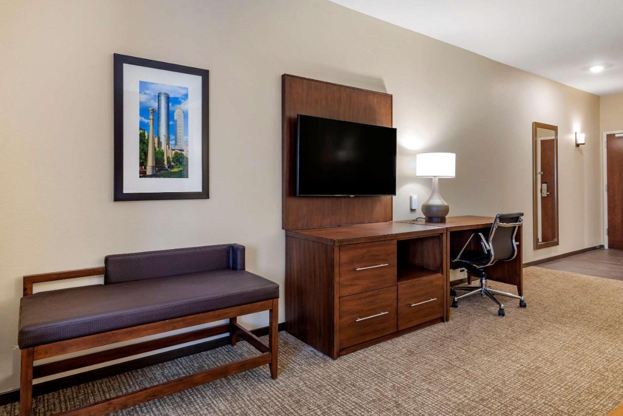 ניונאן Comfort Suites מראה חיצוני תמונה