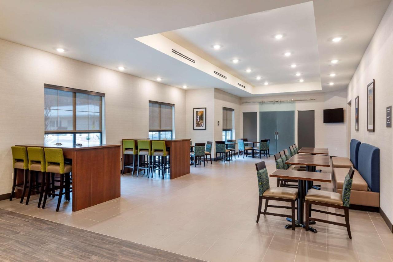 ניונאן Comfort Suites מראה חיצוני תמונה
