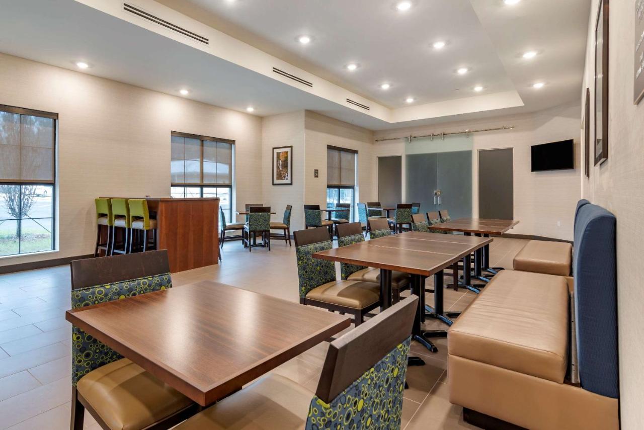 ניונאן Comfort Suites מראה חיצוני תמונה