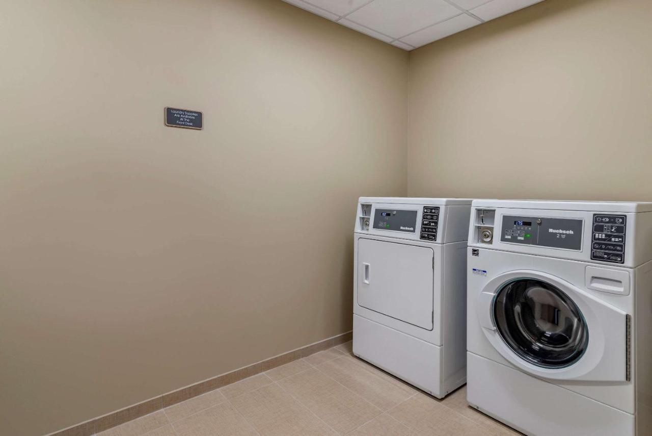 ניונאן Comfort Suites מראה חיצוני תמונה