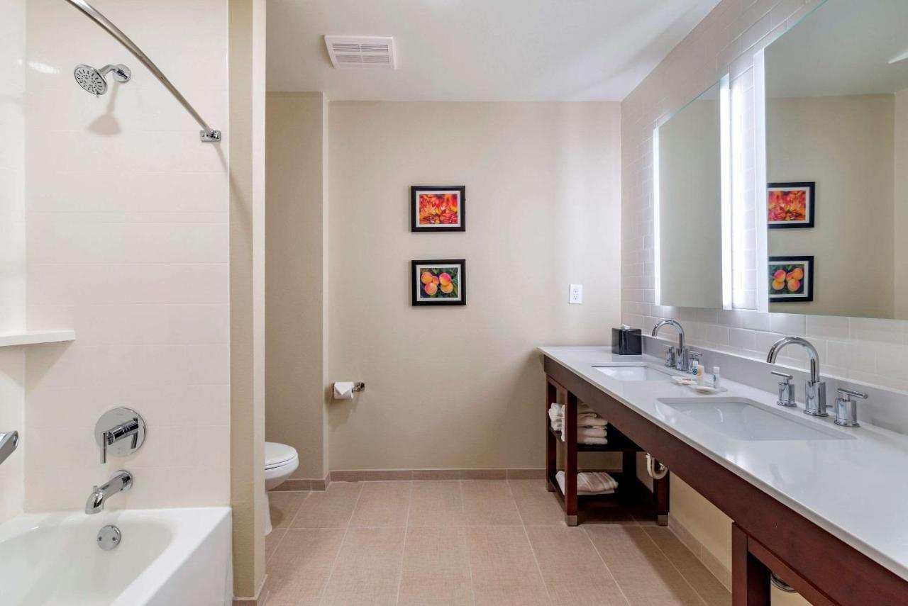 ניונאן Comfort Suites מראה חיצוני תמונה