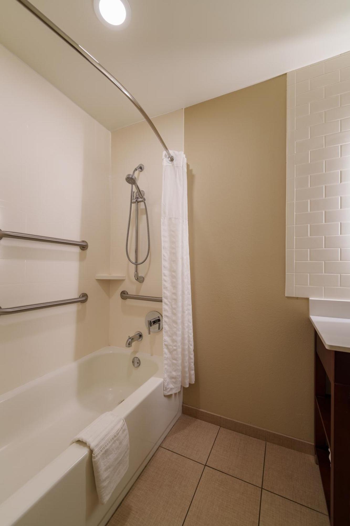 ניונאן Comfort Suites מראה חיצוני תמונה